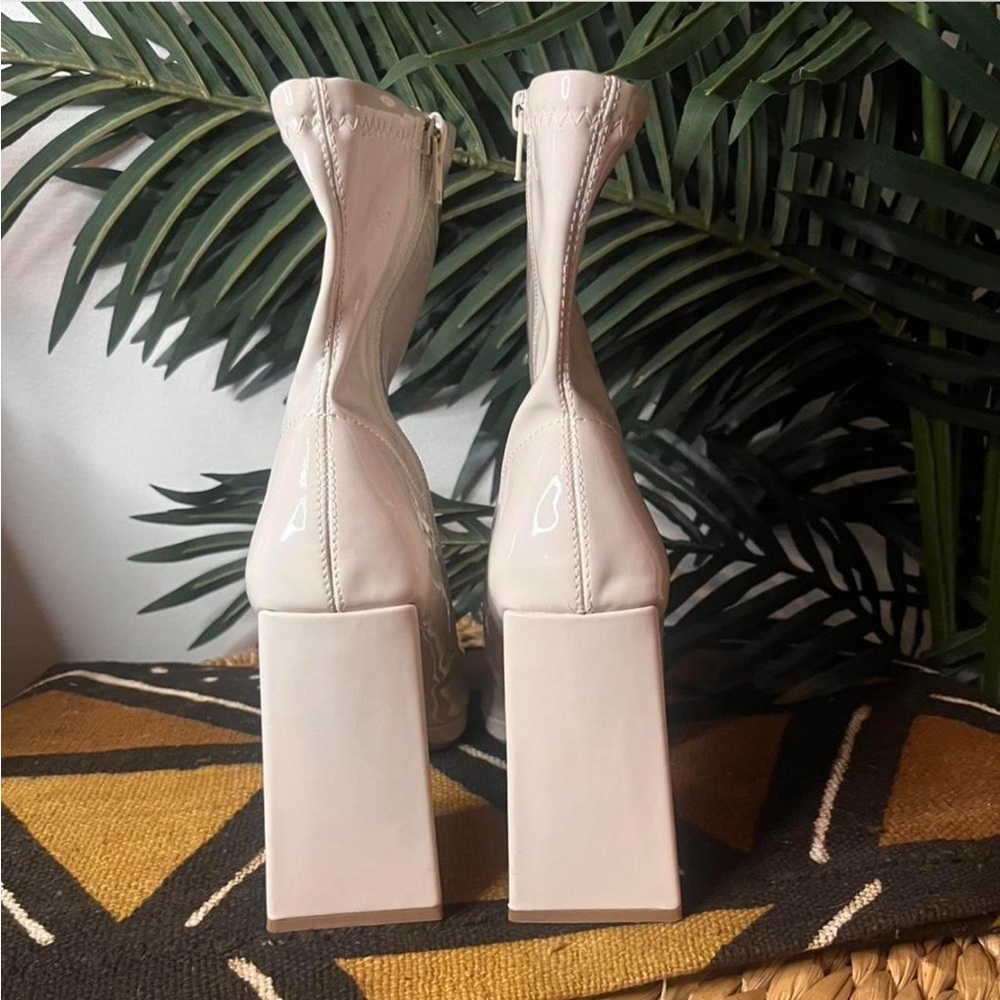 Elegant Cream Ankle Boots - Picture 3 of 4